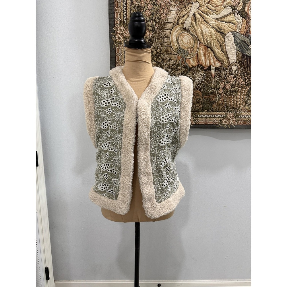 See And Be Seen Vest Womens Small Beige Green Sherpa Faux Shearling Floral Lined